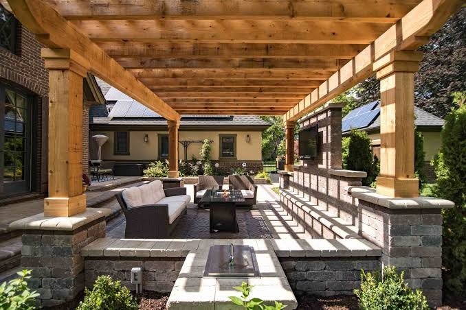 Custom Pergola & Seating